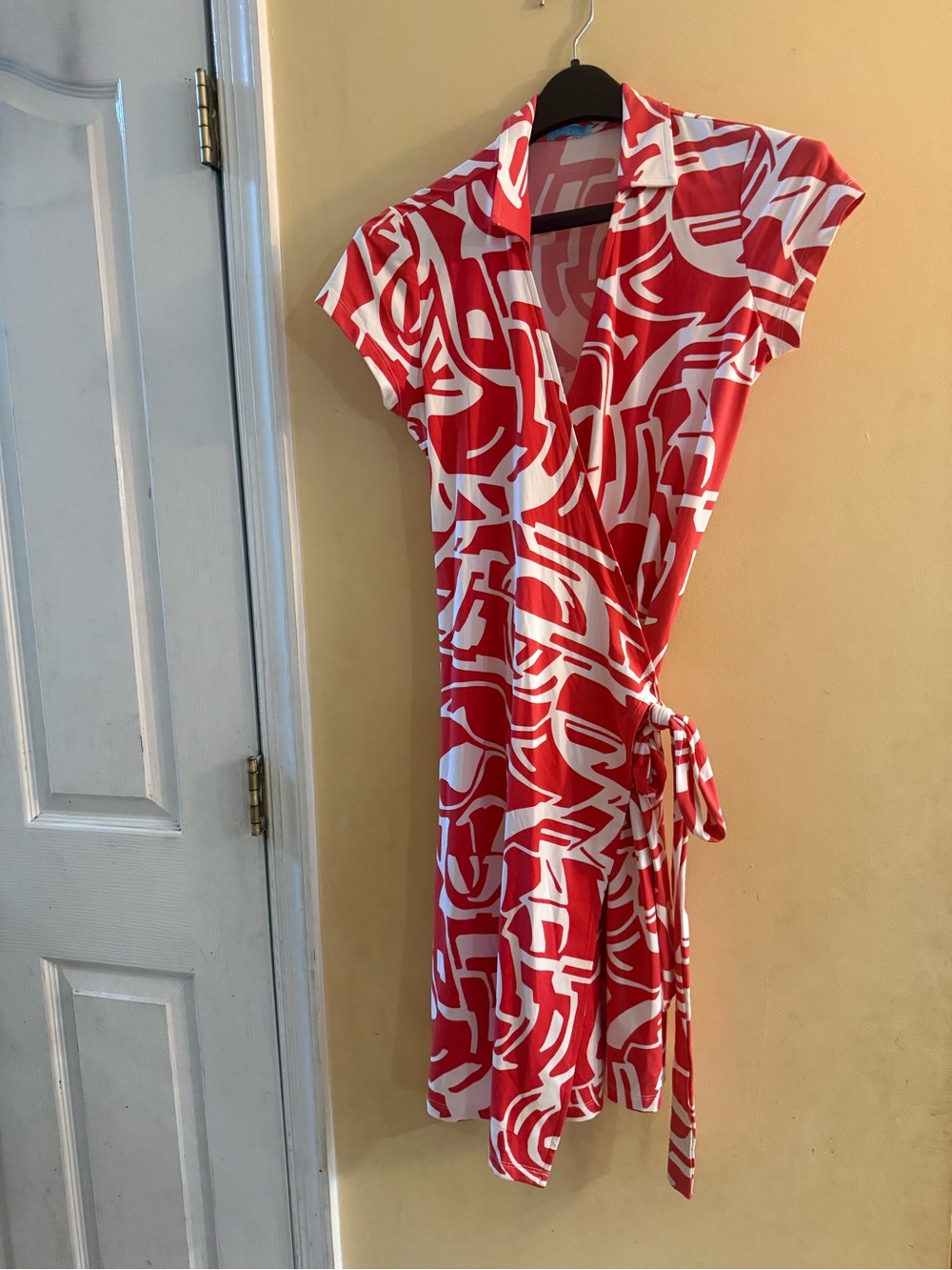 J.McLaughlin Brynn Wrap Coral & White Printed Dress, small